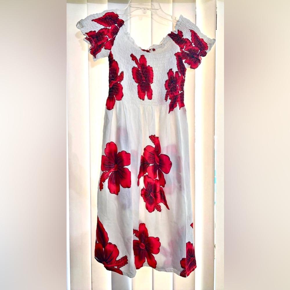 Beautiful Hawaiian Hibiscus Floral Dress